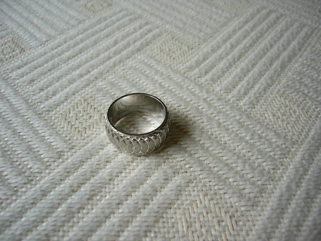 Vintage Park Lane Wide Band Ring Silver Tone Etched Overlapping Circles Size 7