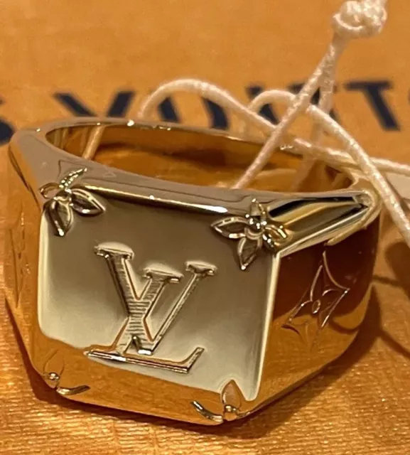 Louis Vuitton Men's SIlver Palladium Monogram Signet Ring M62488