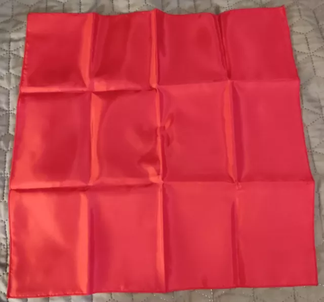 Seidentuch mit eingenähtem Ring, 45 cmn x 45 cm, rot,  unbenutzt, gekettelt