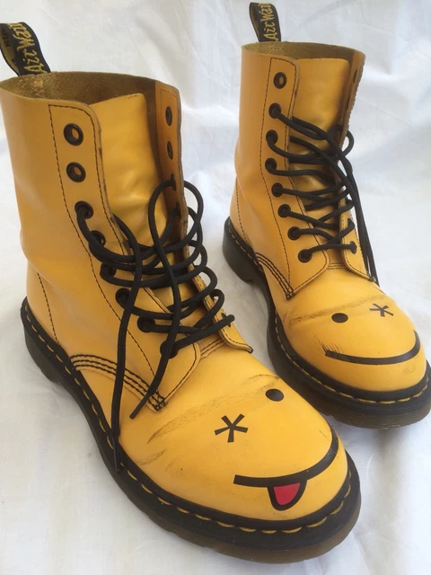 Dr.Martins. HINCKY 8ホール boots yellow Dr.Martens Drench 8