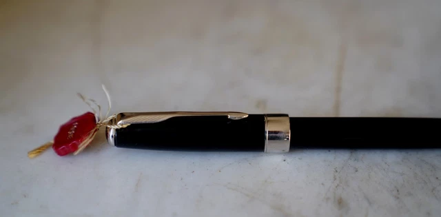 Stylo Plume Parker Sonnet Laque Rouge - Plume Or 18 Carats, Taille M, Occasion