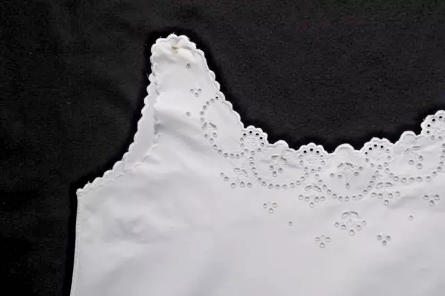 Ancienne chemise de jour / nuit en coton brodé époque 1900 J L 2