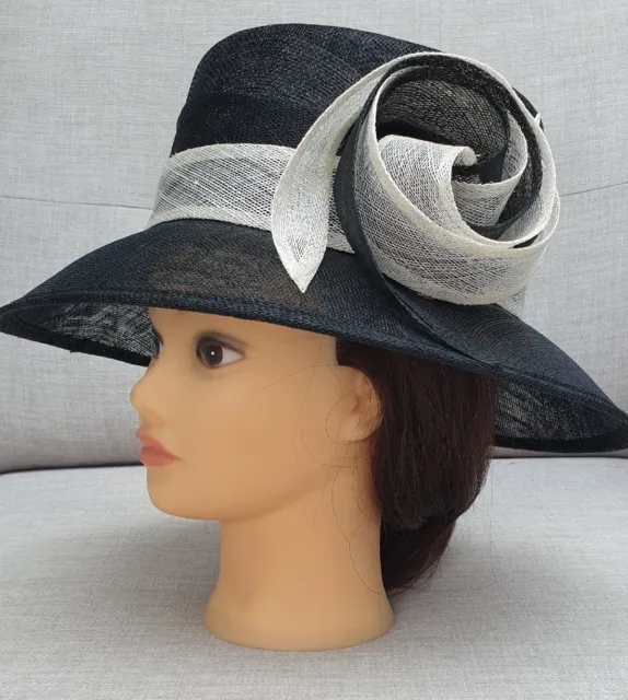 Lovely wedding/special occasion hat BNWOT.  Black and cream