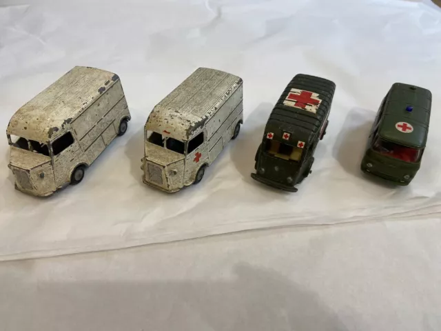 Lot De 4 véhicules miniatures 1/43 Anciens Pour Pièces Ou A Restaurer