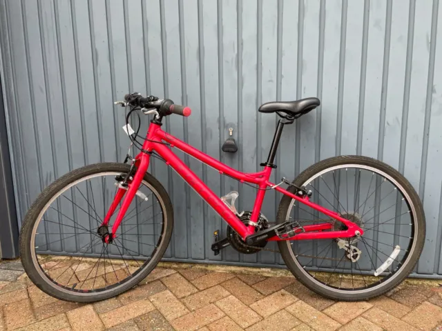 Red Carrera Saruna Junior Hybrid Bike 24", 21 gears in good condition