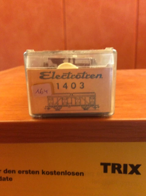 ELECTROTREN H0 VAGÓN plataforma doble, de Transfesa, cargado con 4