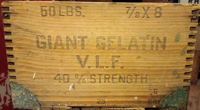 Old GIANT POWDER CO. HIGH EXPLOSIVES BOX CRATE (2) 2