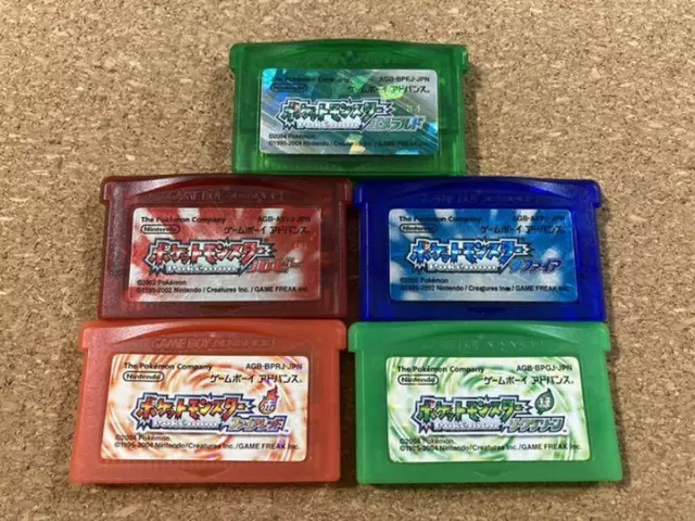 GBA Game Pocket Monster Game Cards Gameboy cartucho compatível com Pokemon  Emerald Ruby Sapphire FireRed LeafGreen versão com GBM/GBA/SP/NDS/NDSL (5  peças) : : Games e Consoles