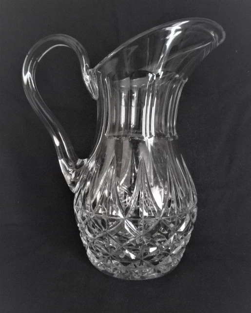 Carafe à eau en cristal taillé de Saint Louis, signée