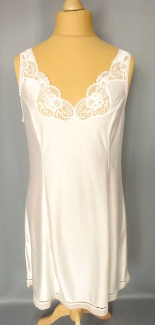 Combinaison Vintage Dentelle Crème – Taille 56 – Fond De Robe Nylon