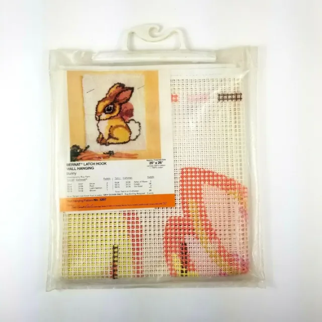 Gancho de pestillo de colección Bernat Bunny patrón de lona colgante de pared n.o 3207 20"" x 26"" 1979