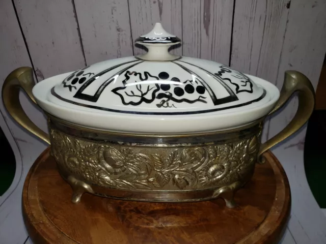 https://www.picclickimg.com/jE4AAOSwW65kow1G/Vintage-Royal-Rochester-1950s-Covered-Porcelain-Dish.webp