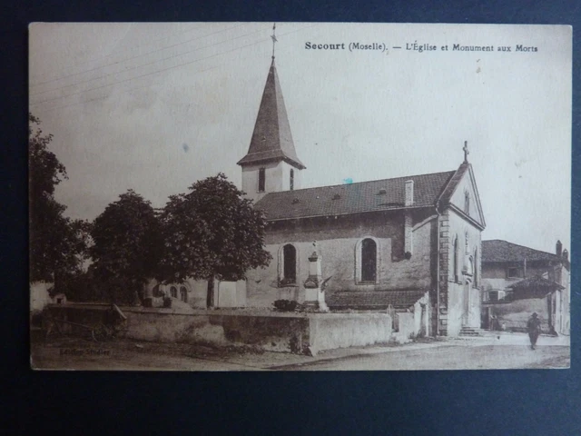 SECOURT Moselle CPA 57 l'église et le monument aux morts