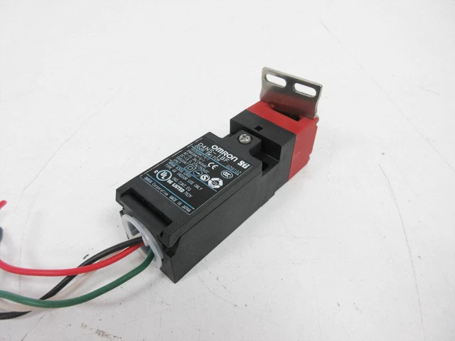 Omron D4Ns-1Bf Door Switch With D4Ds-K1 Horizontal Mounting Interlock Key
