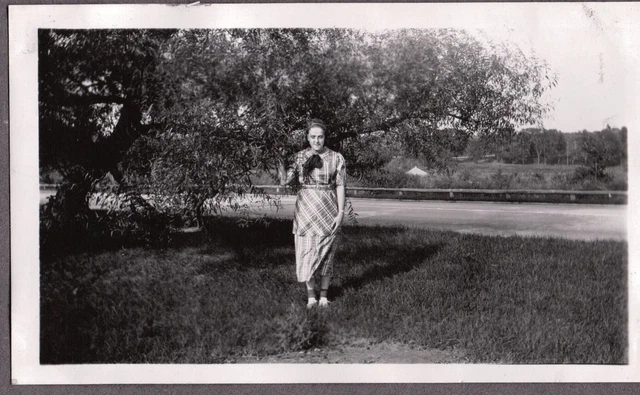 Vintage Photograph Womens Girls Fashion City Park White Plains New York Photo