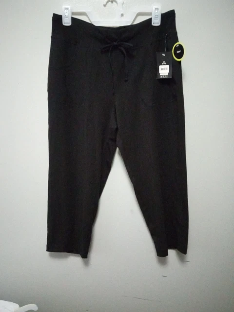 https://www.picclickimg.com/jEoAAOSwCL5lTnbs/Athletic-Works-Womens-Black-Core-Knit-Capri-Pants.webp