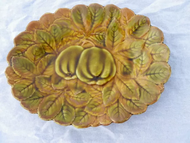 plat ovale de Sarreguemines en barbotine française