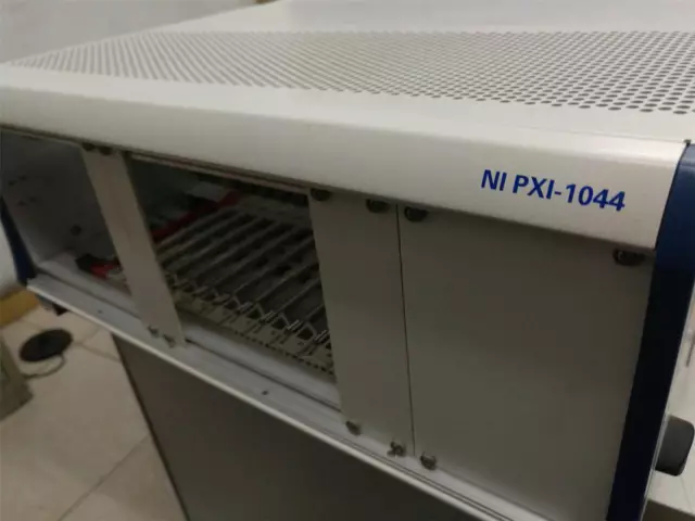1PC USED National Instruments NI PXI-1044 PXI chassis TESTED