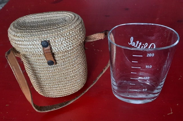 Verre De Curiste Vichy Ancien En Verre Avec Son Panier En Osier – Design XXe