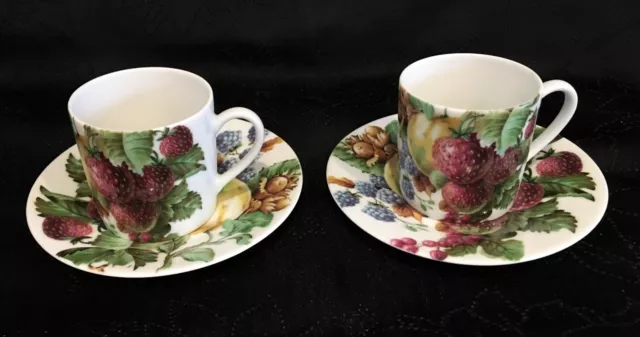 LAZEIRAS - PORCELAINE de LIMOGES  - PAIRE de TASSEs et SOUS TASSES MOKA FRAISES
