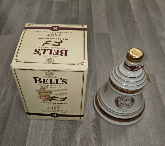 BELLS Old SCOTCH Whiskey Christmas 1997 Decanter Vintage Wade Porcelain Empty