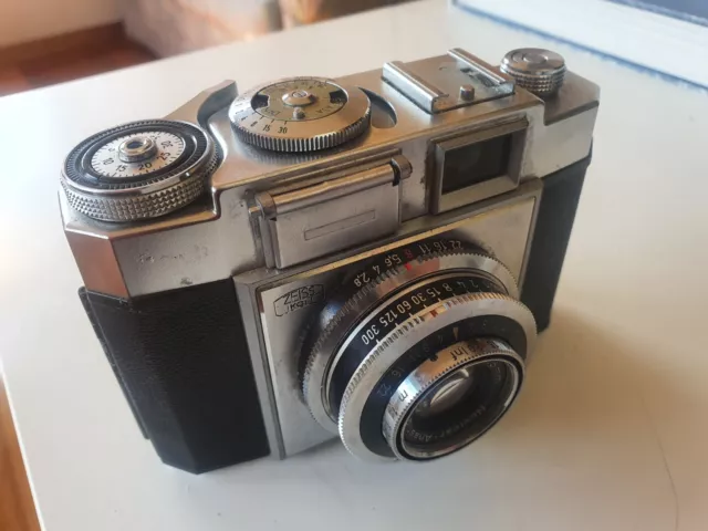 Zeiss Ikon Camera with Prontor-SVS Novar-Anastigmat 45mm 1:2.8 Lens w/ Case