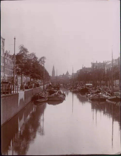 Pays Bas, Amsterdam, un port sur un canal, ca.1900, Vintage citrate print vintag