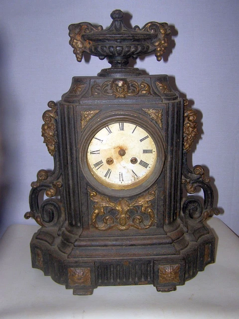 Pendule Métal Vintage Forme De Caméra – Horloge IXIA, Déco Originale