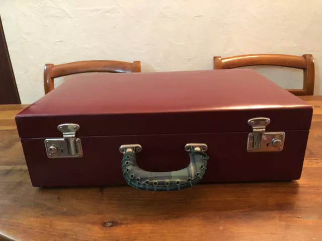 Valise en cuir rouge avec sa valisette de toilette Excellent état 2