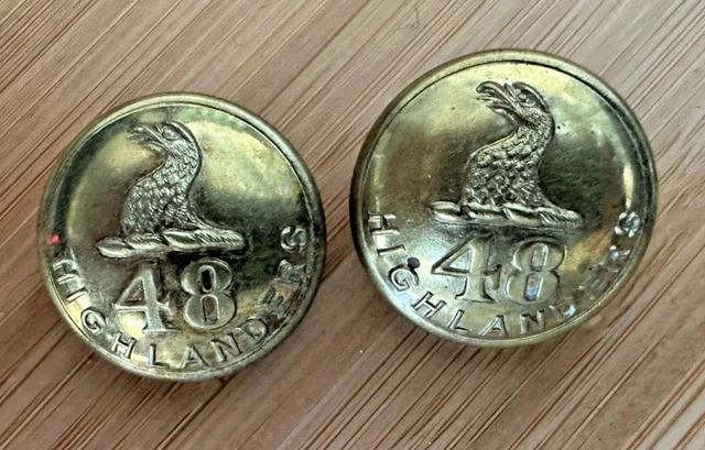 48th Highlanders of Canada 25 mm buttons, 1912-1945 pattern set of 2