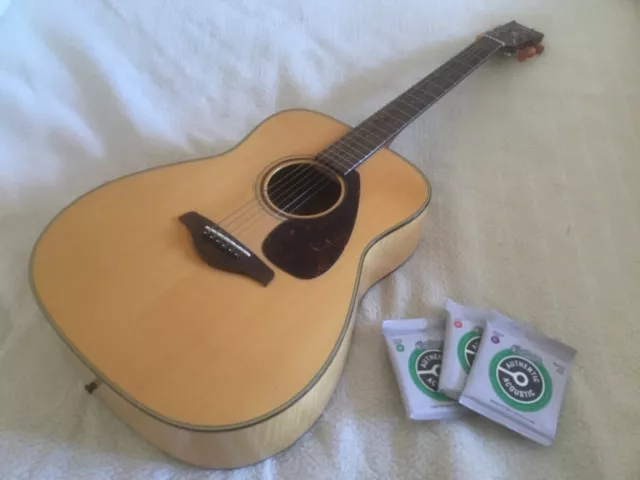 Yamaha FG750S acoustic guitar (with a couple of small dent chips)