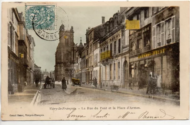 VITRY LE FRANCOIS - Marne - CPA 51 - Rue du pont - Magasin " au grand Bazar "