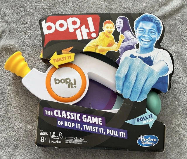 Gioco Bop It! Classic In Inglese – Il Gioco Di Abilità E Azione, 3 Batterie Incluse, Dai 8 Anni, 1+ Giocatori