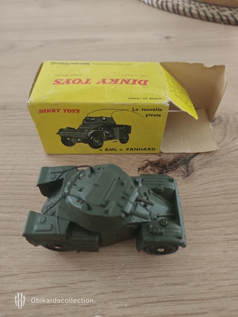 Dinky toys - Lot de trois véhicules militaires, Panhard 80A en boite