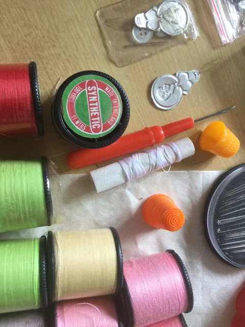 GORGECRAFT 1 Scatola 10 Pezzi 4 Colori Ditale da Cucire Anello Ricamo Protezione per Le Dita Scudo Mano Regolabile Ago da Lavoro Ditali per Quilting in Lega di Sicurezza per Cucito Fai
