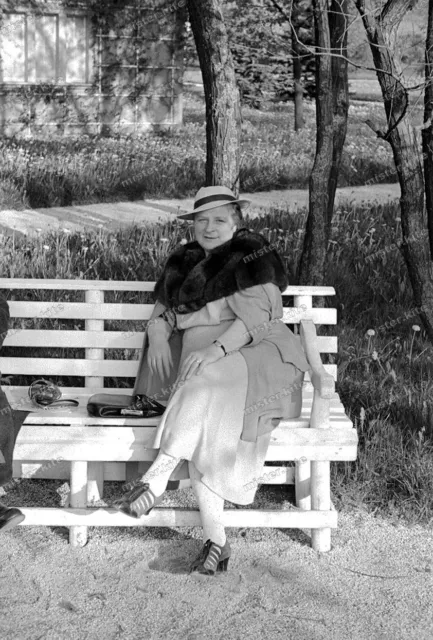 Negativ-Bad Brambach-Frau-Hut-Stadt-Park-Old-Woman-Hat-16. Mai 1937-79