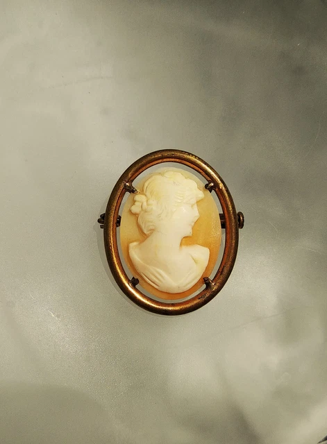 Broche Ancienne Sculptée Et Ajourée - Bijou Vintage Antique Sans Marque - Occasion