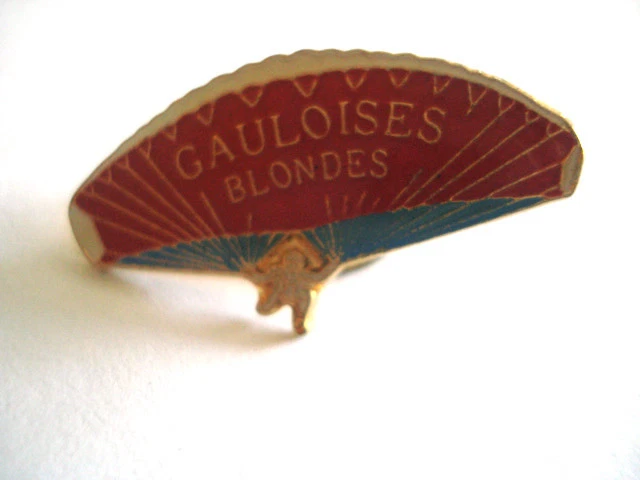 Pin's voilier Gauloises blondes, fin des années 1980-début des années