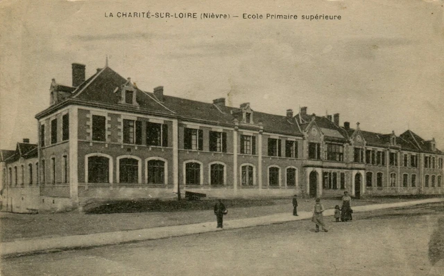 France La Charite-sur-Loire - Ecole old postcard