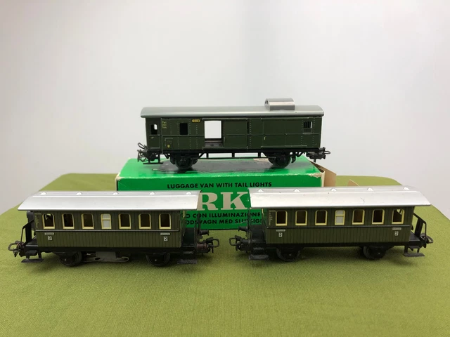 Märklin SpurH0 2 Personen + 1 Gepäckwagen 1x 4041  2x 4040 /12