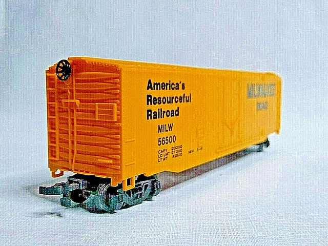 Bachmann HO Scale Milwaukee Road 56500 51' Plug Door Box Car FREE SHIPPING!!!