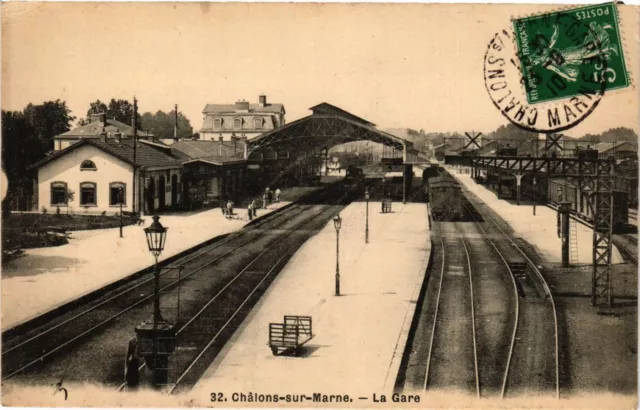 CPA AK CHALONS-sur-MARNE - La Gare (743109)