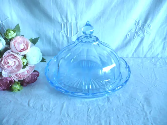 Ancienne cloche fromage et son plateau verre moulé bleu 22cm