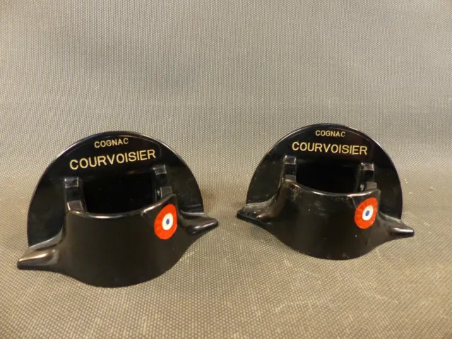 Lot 2 anciens cendriers en bakelite de bistrot pub Courvoisier chapeau Napoleon