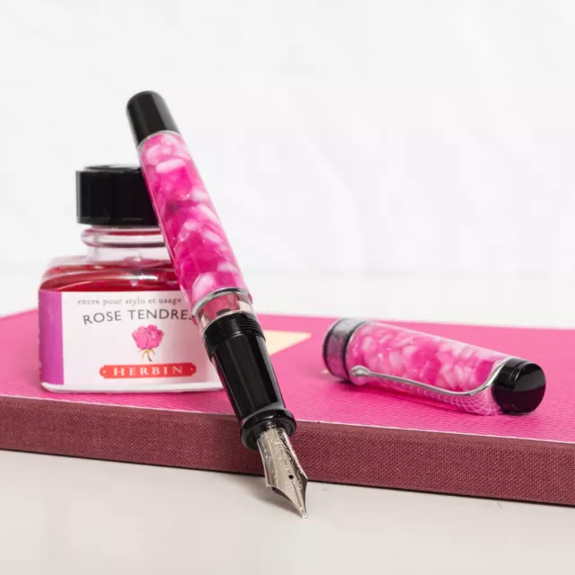 Aurora Optima 365 Fuchsia Fountain Pen