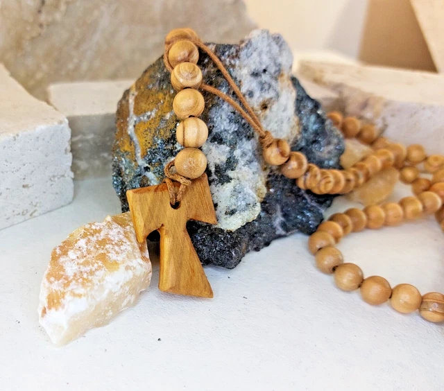 Pendentif Croix De Tau En Bois D'olivier - Collier Mi-long, Neuf, Réf 8017