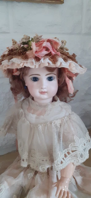 poupée ancienne Jumeau bouche fermée taille 11