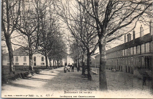 54 BACCARAT - l'interieur de la cristallerie.