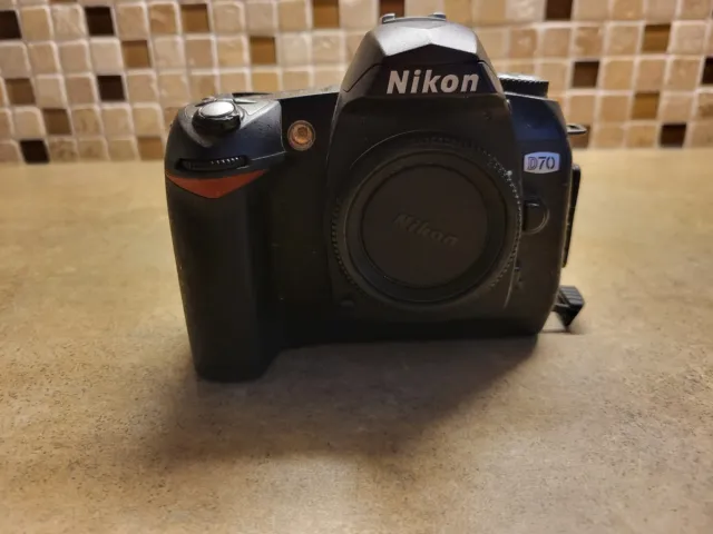 Nikon D70 6.1Mp Digital Slr Camera Body W1-6(15)