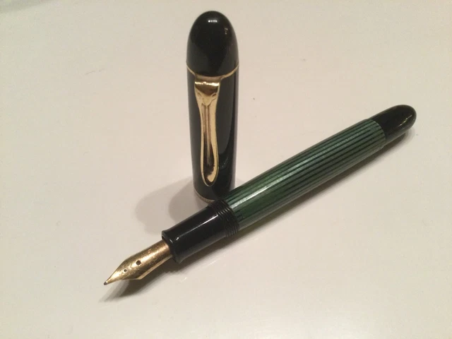 Pelikan Füllhalter Classic 215 - Kolbenfüller Mit F-Feder, Schwarz Mit Silbernen Ringen, Im Geschenketui